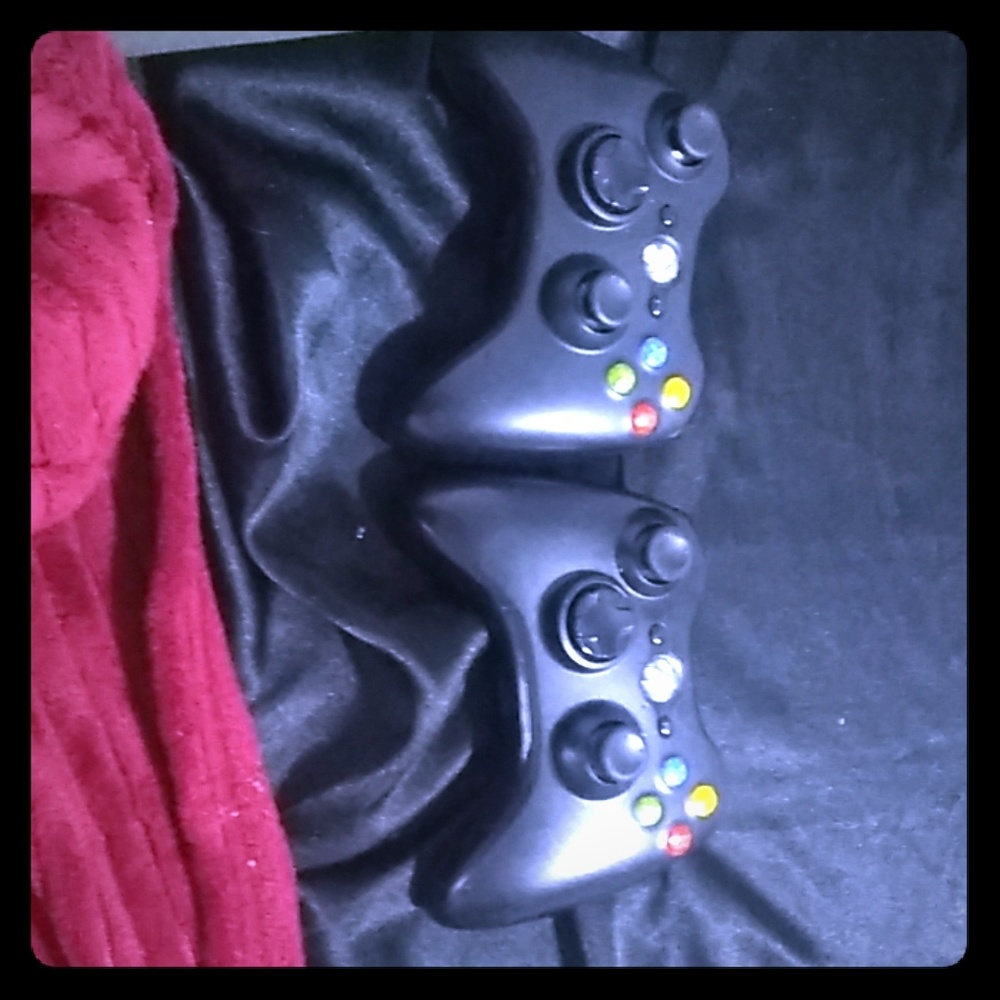Xbox 360 controllers - Picture 1 of 3